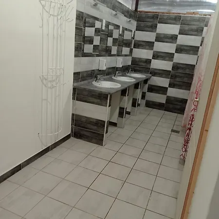 Lakokocsi Termal Fuerdo 营地 *