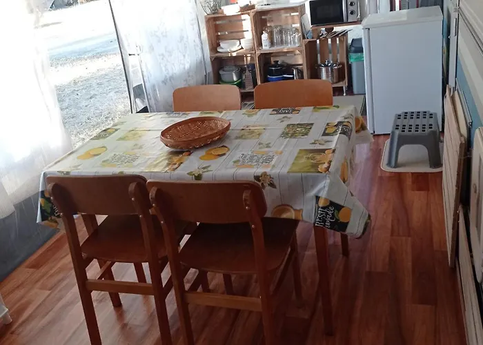 Lakokocsi Termal Fuerdo Camping