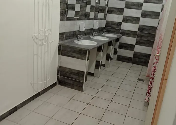 Lakokocsi Termal Fuerdo 营地 *