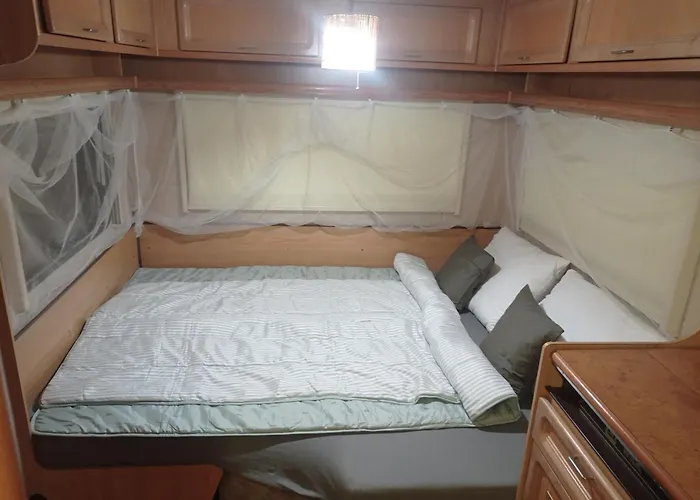 Lakokocsi Termal Fuerdo 营地 *