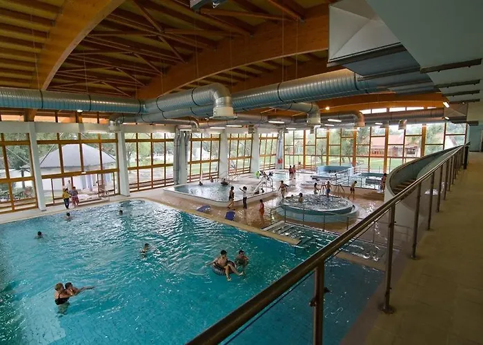 Lakokocsi Termal Fuerdo 营地 *